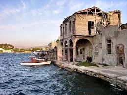 Urla Rent A Car ile yeni, kaskolu ve ekonomik araç seçenekleriyle şehrin keşfedilmeye değer noktalarını rahatça ziyaret edin